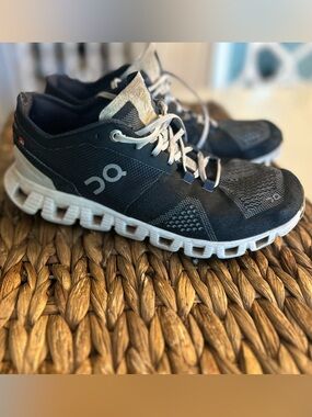 On Running Women’s Athletic Shoe in Black and Tan